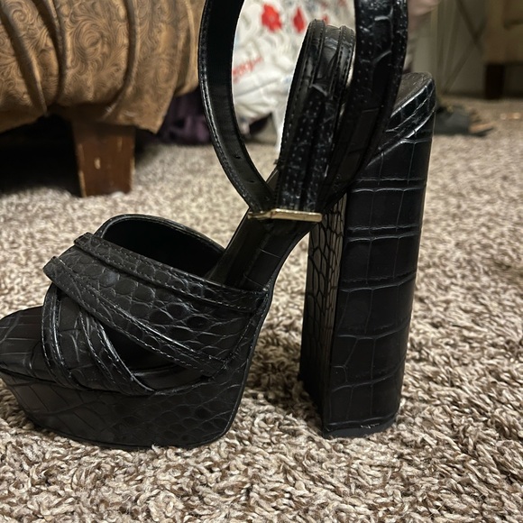 Aldo Black Pleather Snake Skin Platform Heels - Picture 2 of 3